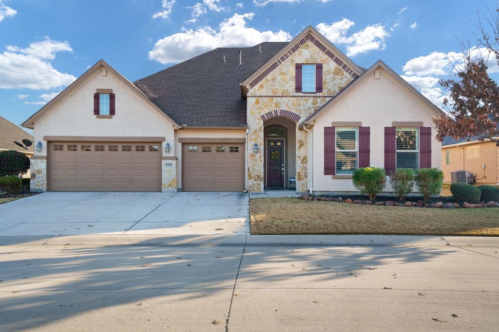 9709 Stonewood Drive, Denton, TX 76207