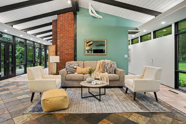 1910 Ribourde Drive, South Bend, IN 46628
