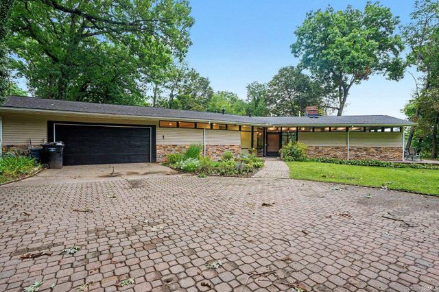 1910 Ribourde Drive, South Bend, IN 46628