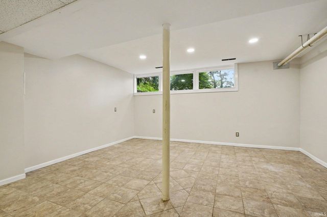 1910 Ribourde Drive, South Bend, IN 46628
