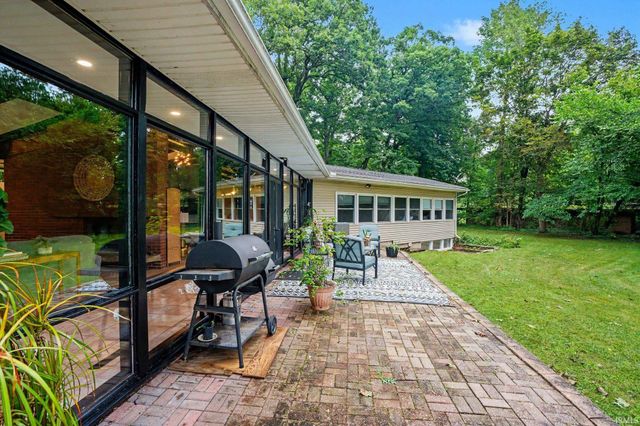 1910 Ribourde Drive, South Bend, IN 46628