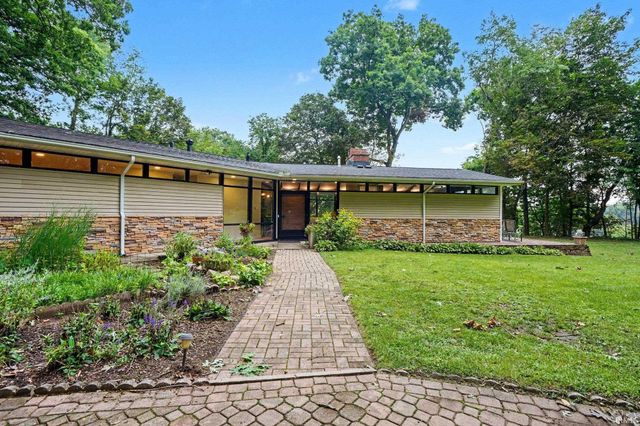 1910 Ribourde Drive, South Bend, IN 46628