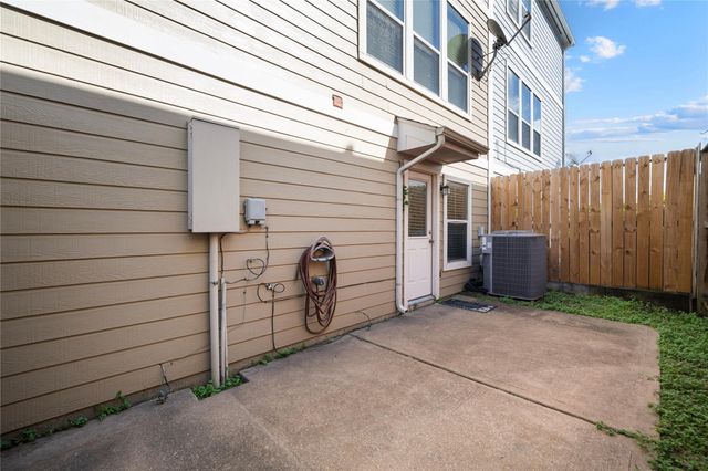 7022 Plum Creek Trail Lane, Houston, TX 77087