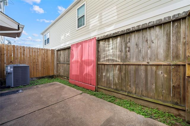 7022 Plum Creek Trail Lane, Houston, TX 77087