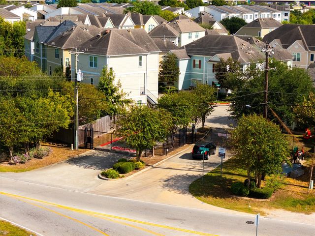 7022 Plum Creek Trail Lane, Houston, TX 77087