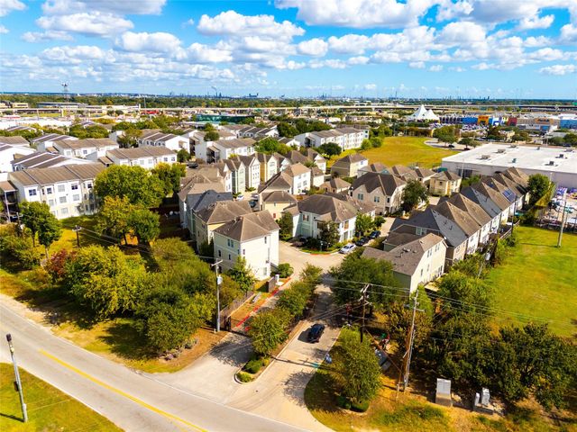 7022 Plum Creek Trail Lane, Houston, TX 77087