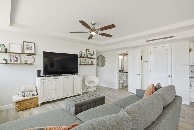 223 ISLAND WAY 2D, Clearwater Beach, FL 33767