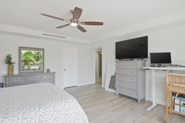 223 ISLAND WAY 2D, Clearwater Beach, FL 33767