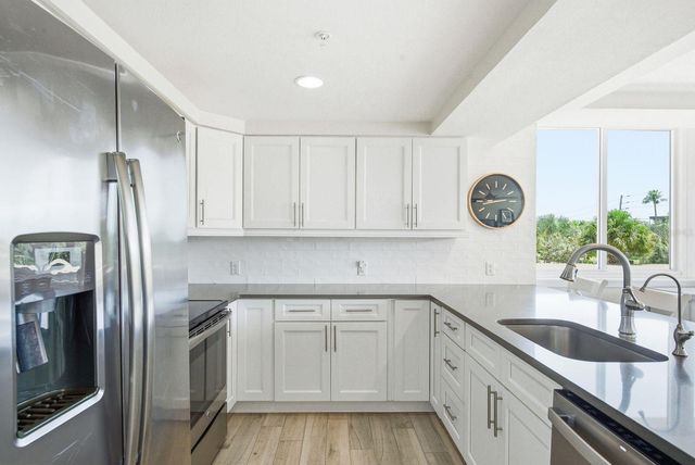 223 ISLAND WAY 2D, Clearwater Beach, FL 33767
