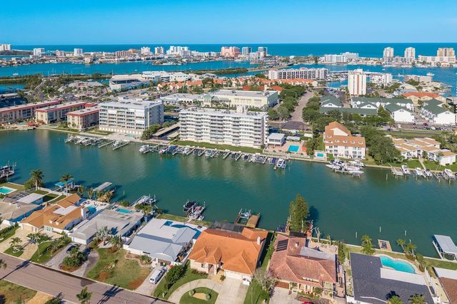 223 ISLAND WAY 2D, Clearwater Beach, FL 33767