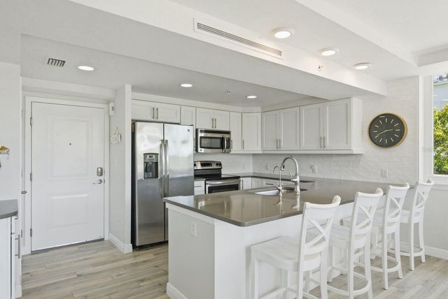 223 ISLAND WAY 2D, Clearwater Beach, FL 33767
