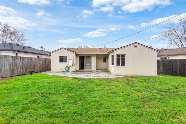 4105 Branson Dr, San Mateo, CA 94403