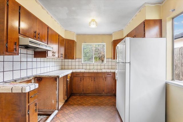 4105 Branson Dr, San Mateo, CA 94403