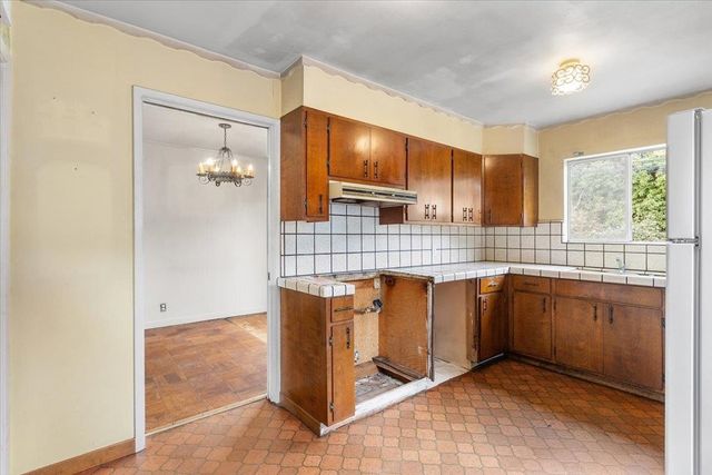 4105 Branson Dr, San Mateo, CA 94403