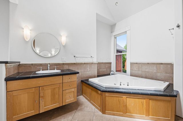 39 Clark Place, Columbus, OH 43201