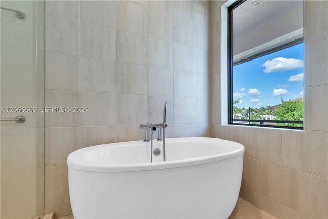 8217 NW 46th St, Doral, FL 33166