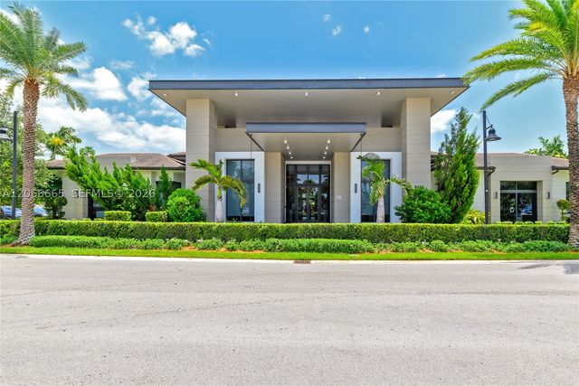 8217 NW 46th St, Doral, FL 33166