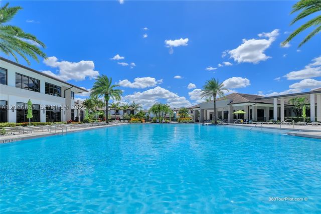 8217 NW 46th St, Doral, FL 33166