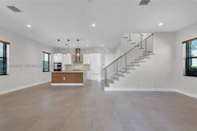 8217 NW 46th St, Doral, FL 33166