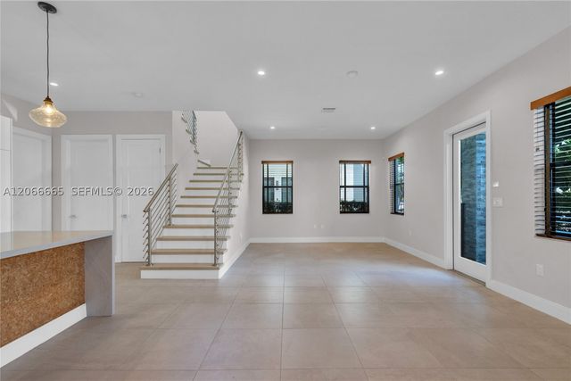 8217 NW 46th St, Doral, FL 33166