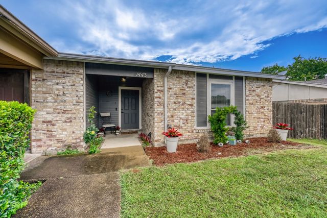 1443 Brook Meadow Circle, Lancaster, TX 75134