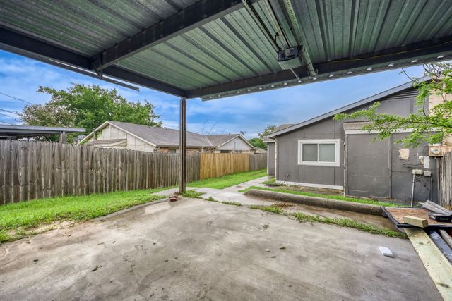 1443 Brook Meadow Circle, Lancaster, TX 75134