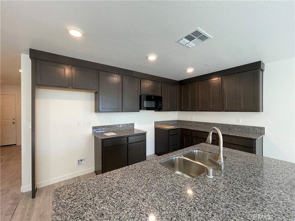 786 Stone Ridge East Avenue, Merced, CA 95341