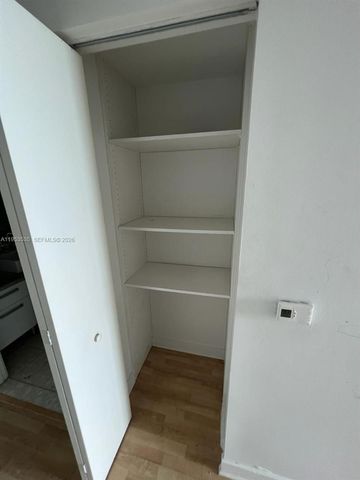 185 SW 7th St 3706, Miami, FL 33130