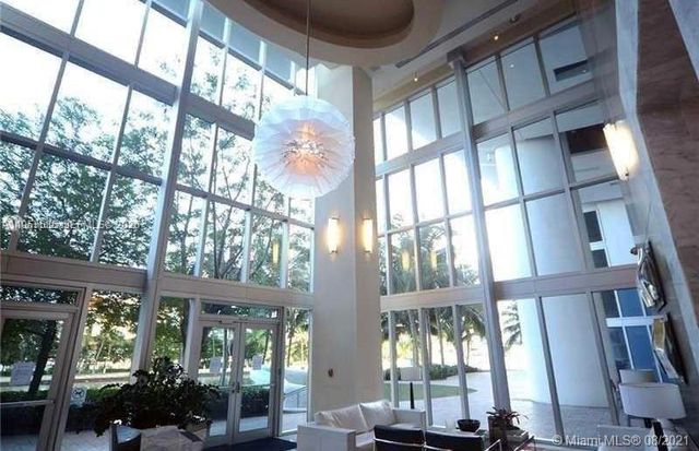 185 SW 7th St 3706, Miami, FL 33130