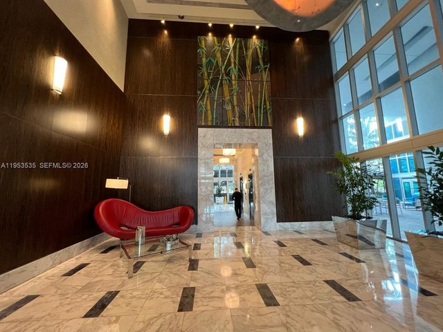 185 SW 7th St 3706, Miami, FL 33130