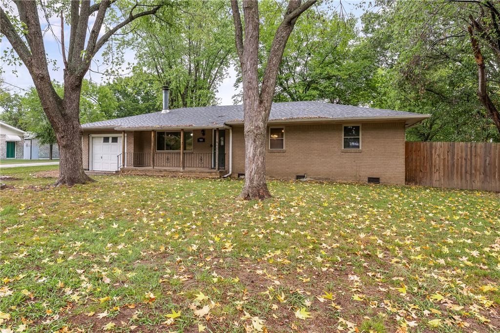 988 Bowen Street, Pea Ridge, AR 72751