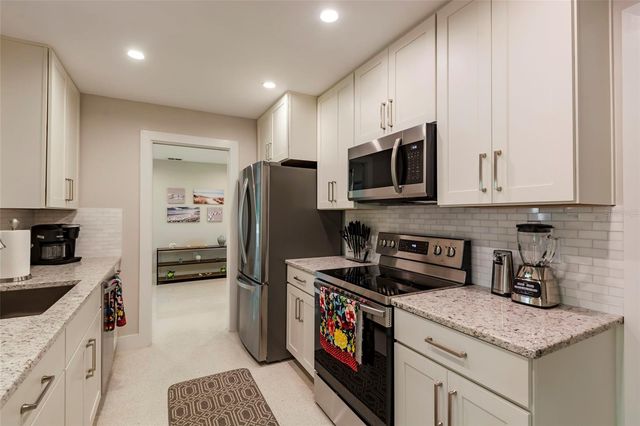 3005 CHASE CIRCLE, Sarasota, FL 34231