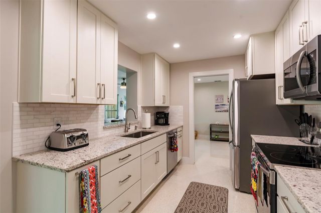 3005 CHASE CIRCLE, Sarasota, FL 34231