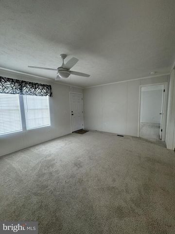 224 CHIPLEY LN, Moorefield, WV 26836