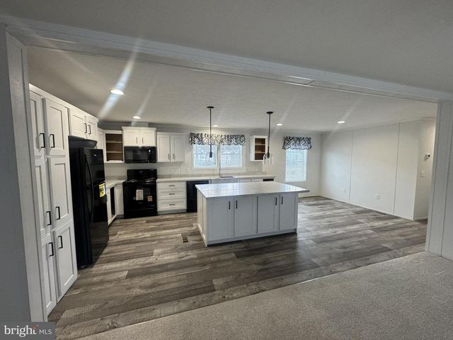 224 CHIPLEY LN, Moorefield, WV 26836