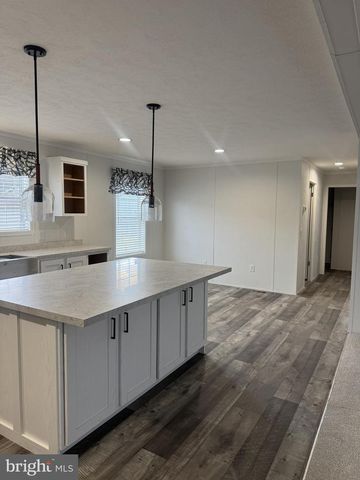 224 CHIPLEY LN, Moorefield, WV 26836