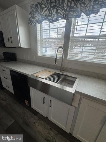 224 CHIPLEY LN, Moorefield, WV 26836