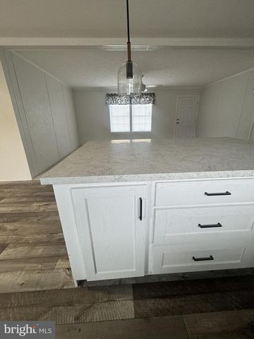 224 CHIPLEY LN, Moorefield, WV 26836