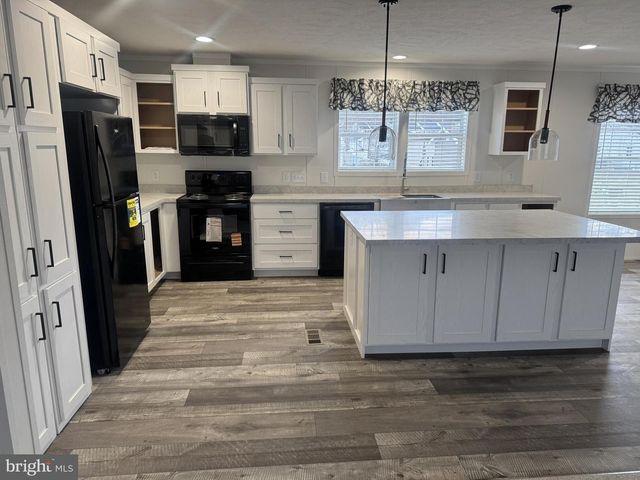 224 CHIPLEY LN, Moorefield, WV 26836