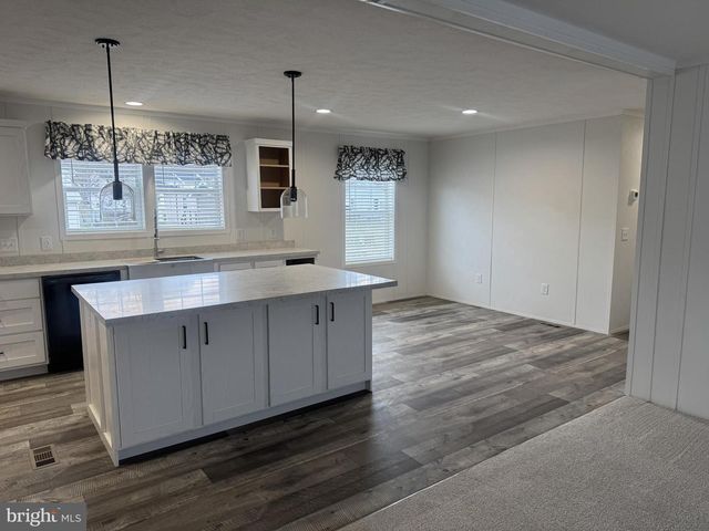 224 CHIPLEY LN, Moorefield, WV 26836