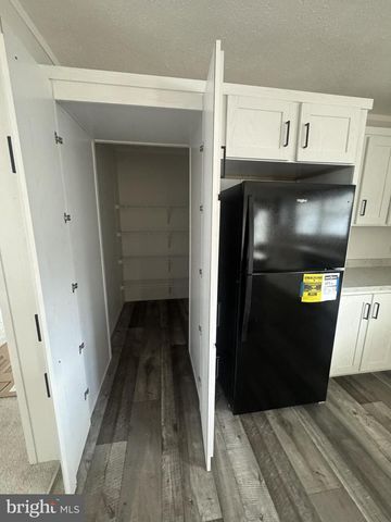 224 CHIPLEY LN, Moorefield, WV 26836