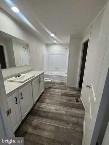 224 CHIPLEY LN, Moorefield, WV 26836