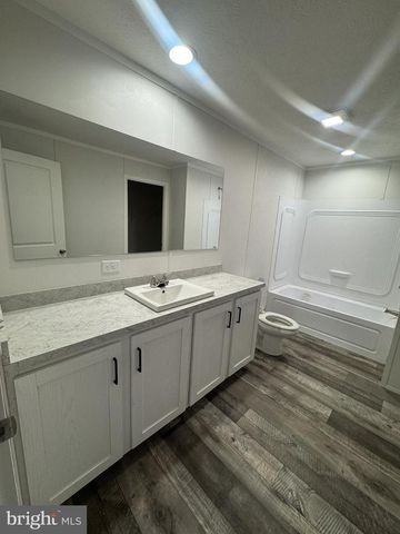 224 CHIPLEY LN, Moorefield, WV 26836