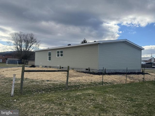 224 CHIPLEY LN, Moorefield, WV 26836