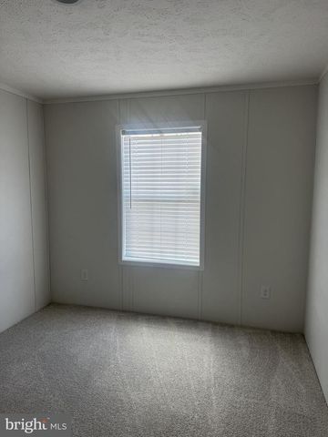 224 CHIPLEY LN, Moorefield, WV 26836