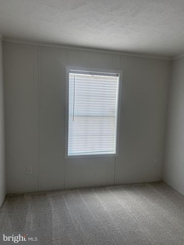 224 CHIPLEY LN, Moorefield, WV 26836