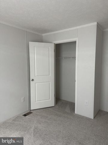 224 CHIPLEY LN, Moorefield, WV 26836