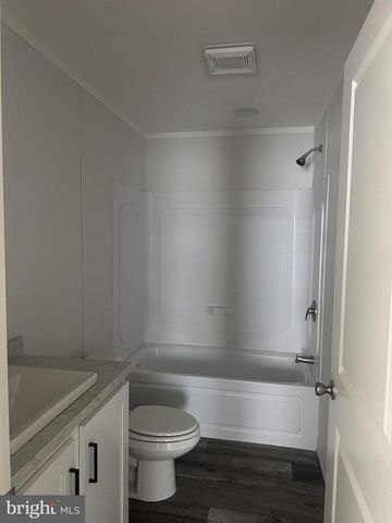 224 CHIPLEY LN, Moorefield, WV 26836