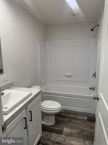 224 CHIPLEY LN, Moorefield, WV 26836