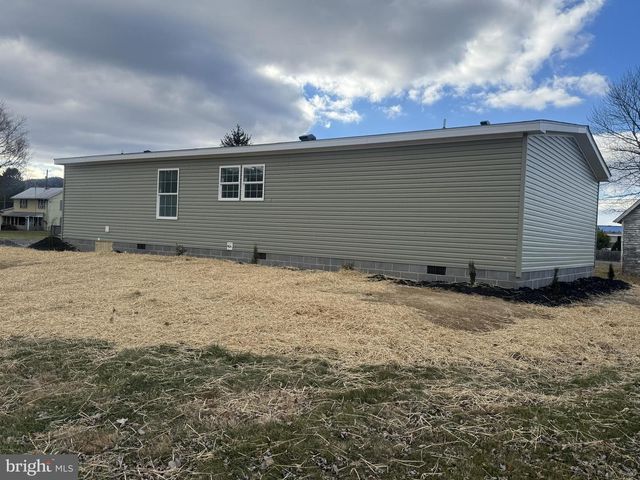 224 CHIPLEY LN, Moorefield, WV 26836